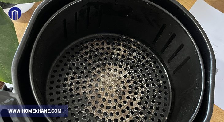 ذرات باقی مانده غذا سوخته و به پوشش دستگاه آسیب زده اند
